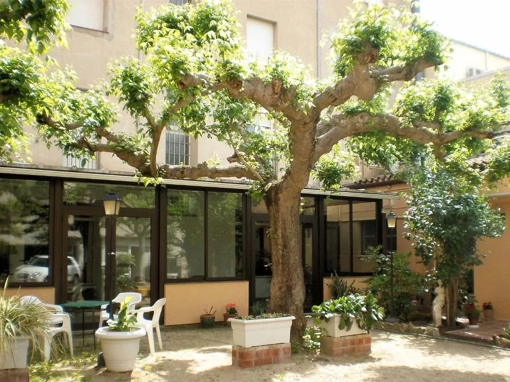 Guest house Hostal Fabrellas Caldes de Malavella