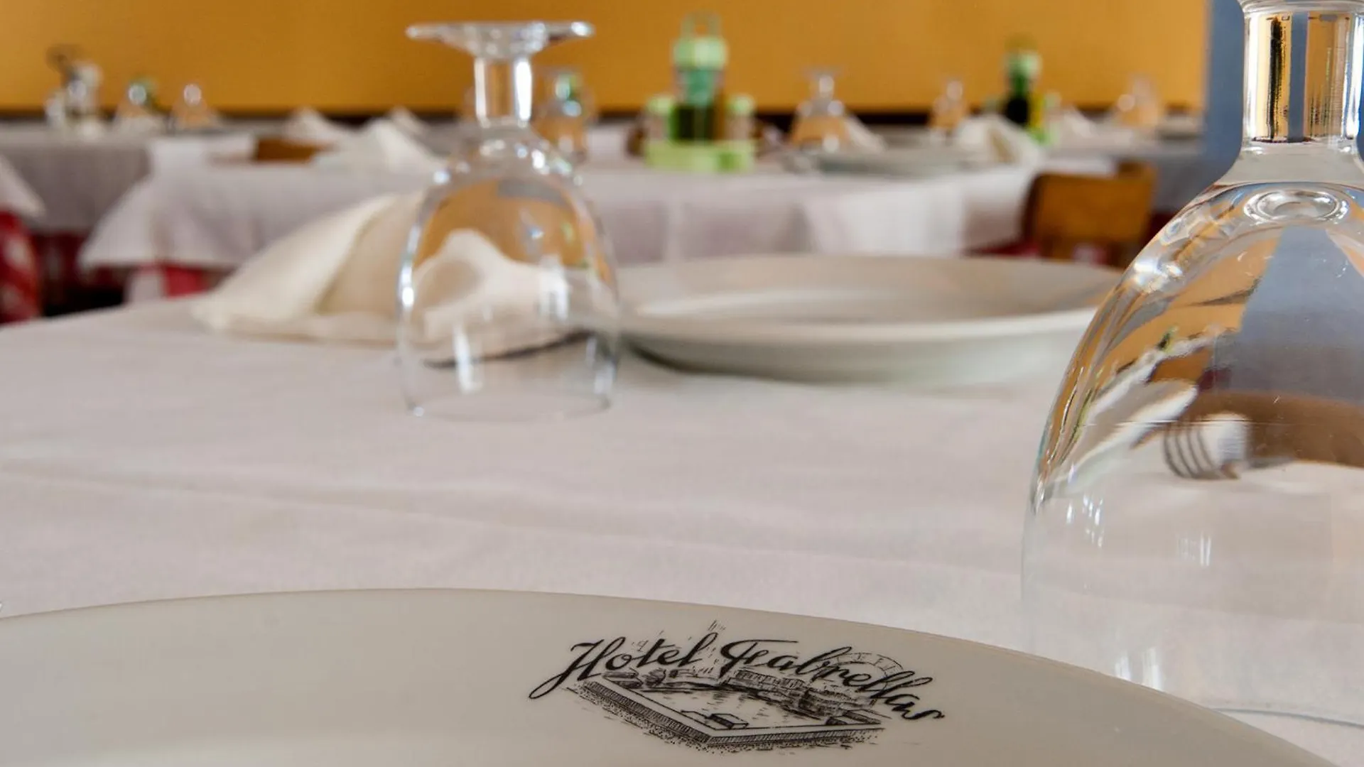 Hostal Fabrellas Caldes de Malavella 2*,